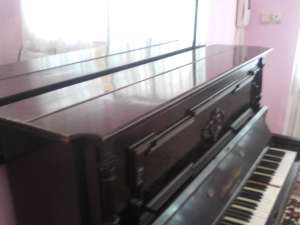 Vand Pianina Veche Arnold Fibiger Medaille d
