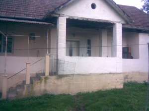 vand casa 48 ari de curte si gradina