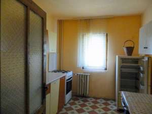 Vand Urgent  in Bacau  apartament 2 camere,  semidecomandat,  Zona Republicii,  etaj 3