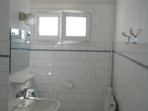 Vand in Bacau Apartament 3camere,  semidecomandat,  zona  Narcisa, 