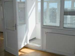 Vand in Bacau Apartament 3camere,  semidecomandat,  zona  Narcisa, 