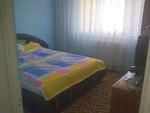 Vand in Bacau apartament 2 camere decomandate,   zona Piata Sud