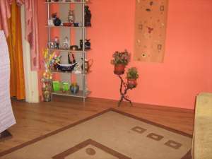 vind ap. cu 3 cam *****ramida la cheie,    renovat,     mobilat,    finisat,    utilat,    zona civ