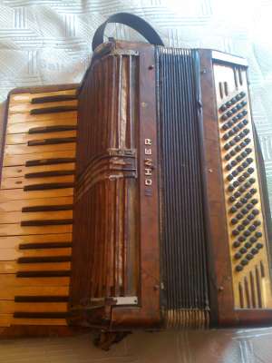 VAND roland ax7 si modul de sunet yamaha tx21z FOARTE PUTIN FOLOSITE!!!