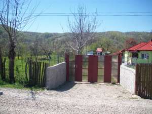 TEREN CU CASA BATRANEASCA SLANIC PRAHOVA / POIANA VARBILAU