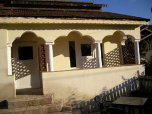 vand 2 case zona turistica