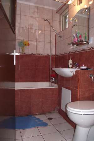 Inchiriez apartament 3 camere,  70 mp