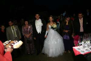 vand sau inchiriez rochie de mireasa