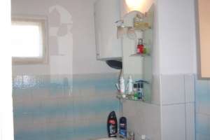 VAND APARTAMENT 3 CAMERE DECOMANDAT IN ONESTI,   ETAJ II, 