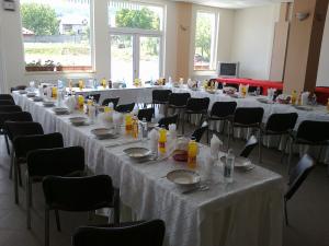 SALA NUNTI ,     MESE FESTIVE ,     EVENIMENTE