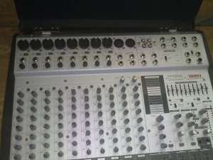 vAND MIXER CU AMPLIF pHONIC 1860