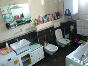 inchiriez camere in vila hotelier sau pe termen lung