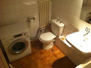Inchiriez garsoniera spatioasa,  moderna,  recent renovata