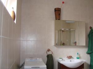 Casa,     p+m,     Bucuresti,     23august,     4cam+terasa,     112m su,     72,    6m amp,     207