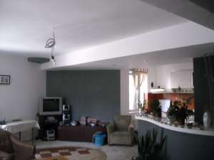 inchiriez pe termen lung vila in sat ROSU