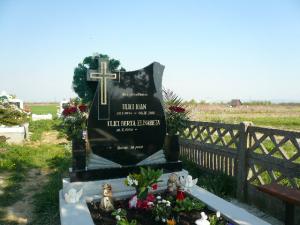 monumente funerare