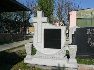 monumente funerare