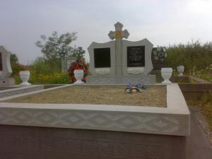 monumente funerare