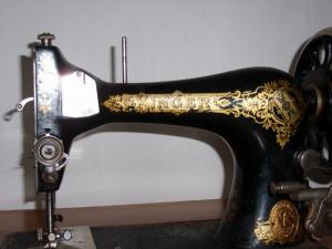 Vand masina de cusut original marca SINGER in stare impecabila din anii 1800, 