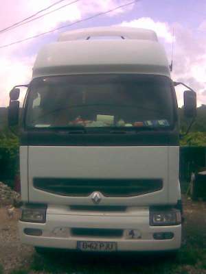 Ofer la schimb autocamion renault premium, cu autolutilirtara de orice tip !