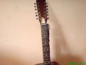 Vand chitara acustica cu 12 corzi