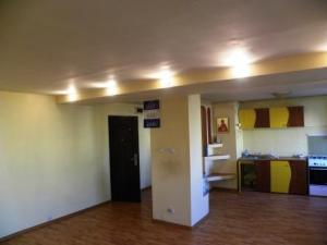 Vand apartament 3 camere,     90 mp,     decomandat,     Co...