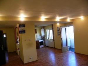 Vand apartament 3 camere,     90 mp,     decomandat,     Co...
