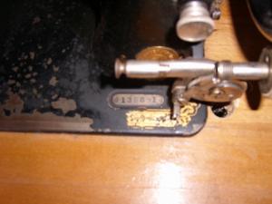 Vand masina de cusut original marca SINGER in stare impecabila din anii 1800, 