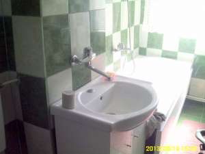 Bacau - Ofer spre inchiriere apartament 2 camere,  decomandat,  Zona Piata Sud