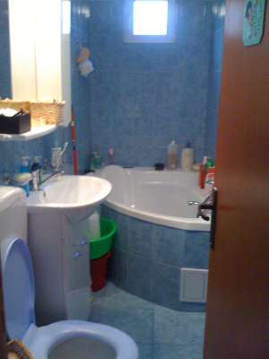Inchiriez ap 2 camere,  zona Mall Vitan