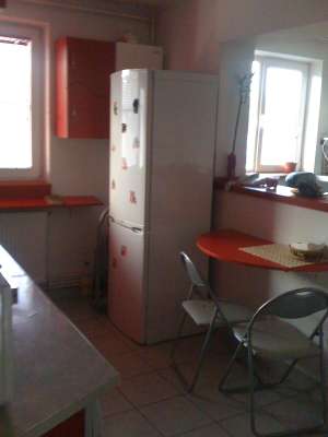 Inchiriez ap 2 camere,  zona Mall Vitan