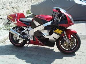 Vand Suzuki GSX 750 R impecabil