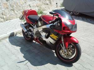 Vand Suzuki GSX 750 R impecabil