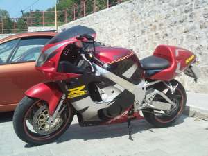 Vand Suzuki GSX 750 R impecabil