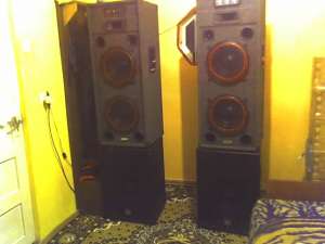 boxe de 700w 4 incinte + statie de 110 w