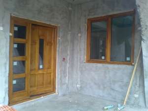 usi lemn masiv si stratificat