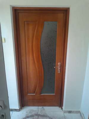 usi lemn masiv si stratificat