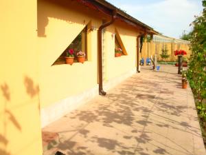 vand casa in com. ROSIORI la 40 KM DE BUCURESTI