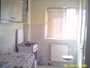 Ofer spre inchiriere,  in Bacau,  apartament 2 camere decomandat,   mobilat,  zona centrala