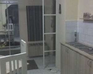 For rent 3 rooms apartment,  close to Faculty of Medicine in Oradea.