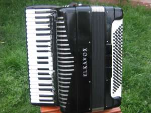 Vand acordeon Elkavox,  120 basi.