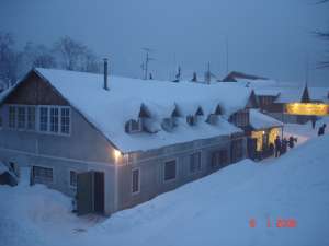 PF Vand cabana la Straja/Lupeni, 500mp D+P+1,  la 50m de Teleski nr.3,  18 camere,  URGENT! 99.000 E