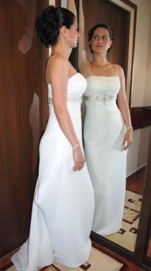 vand rochie de mireasa white one