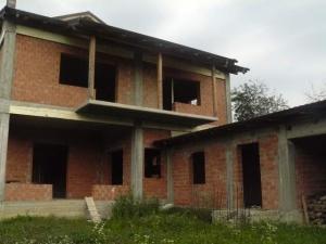 Bacau!! Vand vila P+1+M la rosu in comuna Margineni,   cu o suprafata utila de 658 mp
