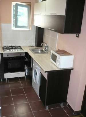 Vand apartament cu 3 camere,  decomandat,  renovat recent,  Pret Ieftin !!!
