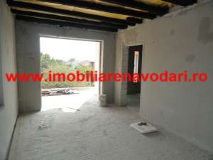 vila   Navodari,  parter+etaj,   strada Plopilor