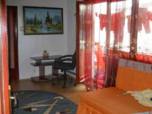 BACAU. Vand apartament cu 2 camere,  in zona Orizont,  etajul �, 