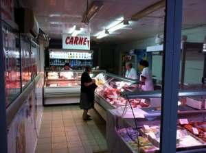 Cedez spatiu comercial alimentara si macalarie 85m