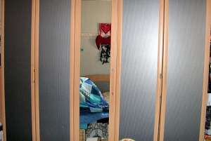 dormitor plus comoda,    mobilier,    masuta