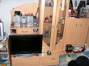dormitor plus comoda,    mobilier,    masuta